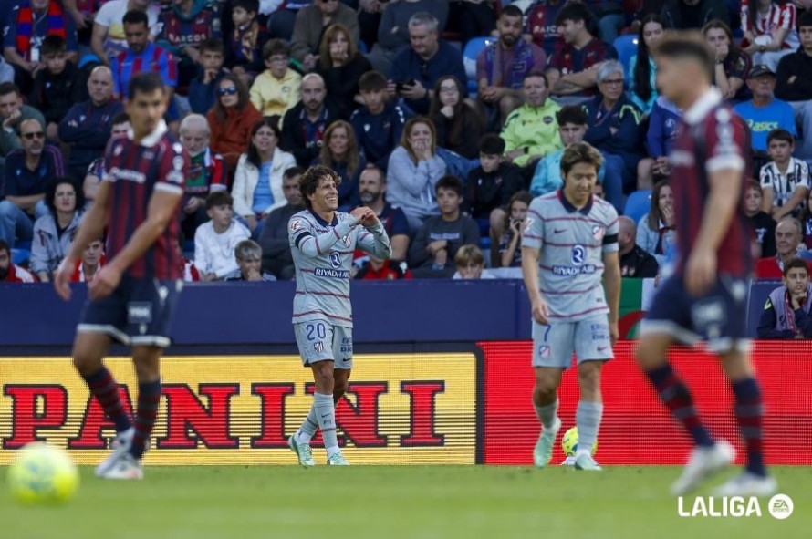 Grimaldo y Giuliano castigan la fragilidad defensiva del Levante UD