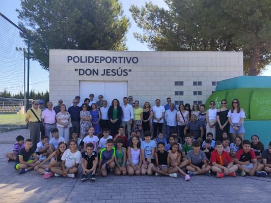 Desamparados homenajea a Jesús Estébanez, docente durante 30 años en la pedanía