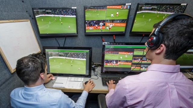 La FIFA anuncia los primeros ensayos con asistencia de vídeo