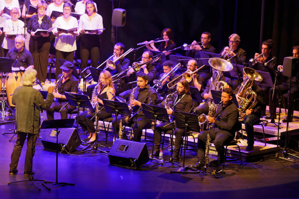La UJI Big Band comparte escenario con Capella en el concierto de clausura del curso de música