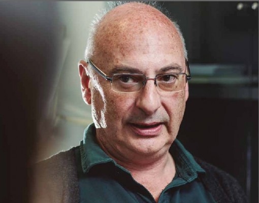 Francis Mójica: «Sin ideas ni intuición, en ciencia no vas a ninguna parte»