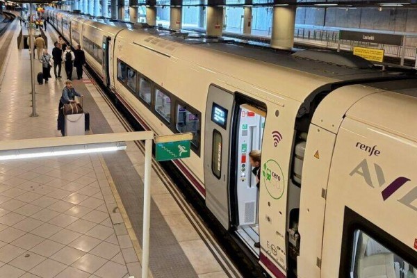Más de 28.700 viajeros utilizan, durante su primer mes, el nuevo AVE S106 que une Castelló con Gijón