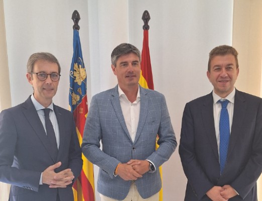 La Generalitat y la Vila firman la escritura de cesión de la parcela para viviendas de protección pública
