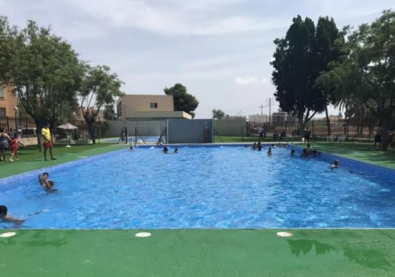 La apertura de la piscina de Los Palmerales en Elche se retrasa al día 25 por actos vandálicos 