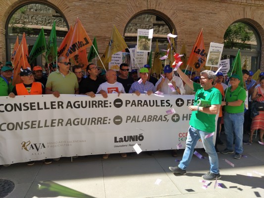 Agricultores y ganaderos exigen a la Conselleria 