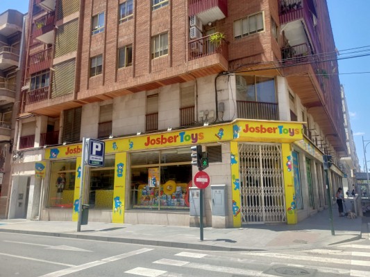 La veterana juguetería Josber del Corazón de Jesús en Elche cierra: llega la tienda de hogar Mr Diy