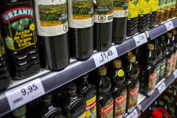 El sector oleícola valora la supresión de IVA y espera que el precio baje medio euro
