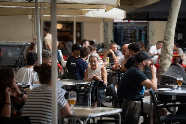 Las ventas del sector servicios aumentan en Comunitat Valenciana un 10,1% en abril
