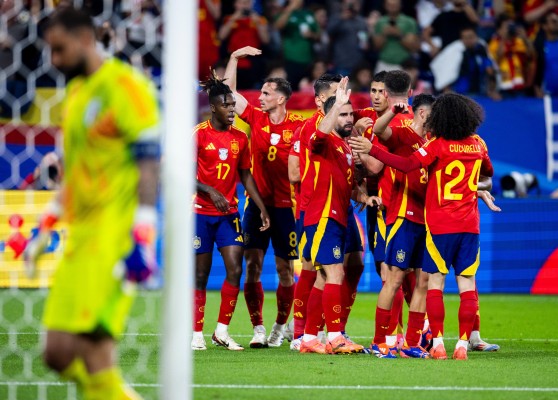 España tumba el muro italiano y pasa a octavos como primera de grupo