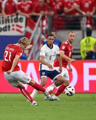 Inglaterra y Dinamarca firman las tablas