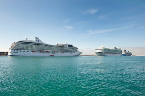 Compromís plantea limitar el acceso a dos cruceros y 3.500 cruceristas al día en València