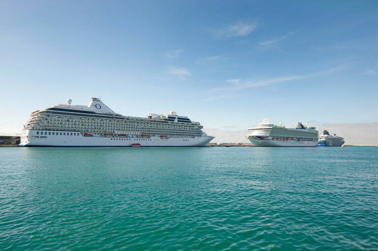 Compromís plantea limitar el acceso a dos cruceros y 3.500 cruceristas al día en València