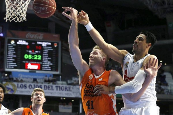 Valencia Basket se hunde en el último cuarto y cae en el primer partido
