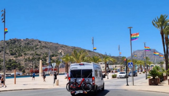Vox Cartagena y las banderas arcoíris: 