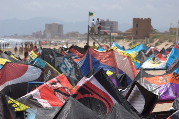 Los clubes de vela de acción de El Saler protestan tras vetárseles en la zona donde navegan desde hace 32 años