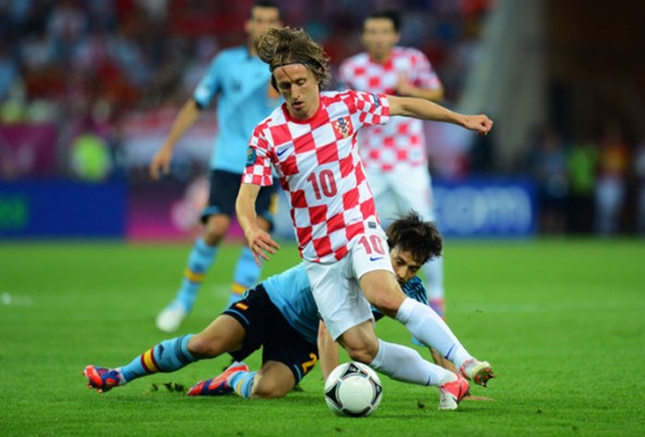Modric acepta los galones en Croacia pero pide modestia y juego colectivo