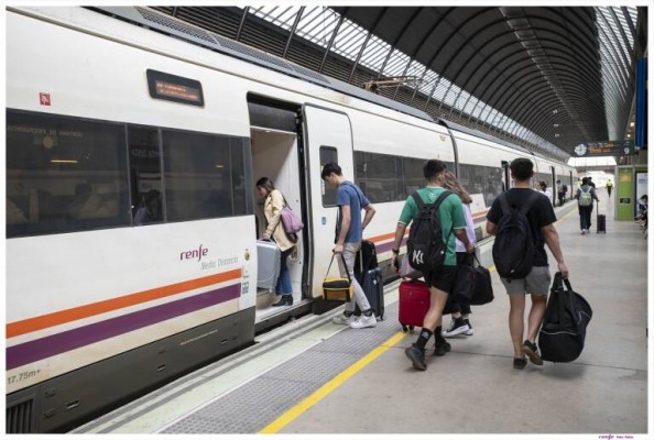 Renfe vende 12.000 billetes del Verano Joven en las primeras horas de su puesta a la venta
