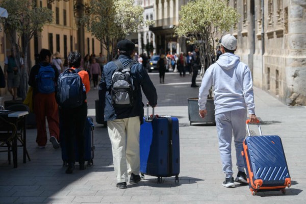 CaixaBank prevé que el PIB turístico crezca un 5% este año, el doble que la economía
