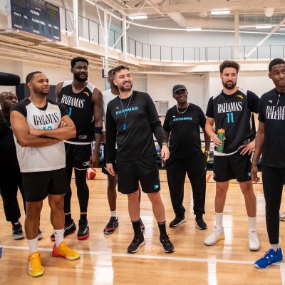 Bahamas prepara el Preolímpico de València con los NBA DeAndre Ayton, Hield y Gordon