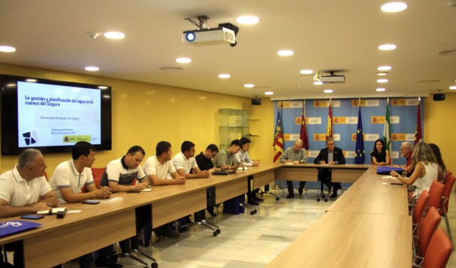 Una delegación de Uzbekistán visita la CHS para estudiar la gestión integrada de los recursos hídricos