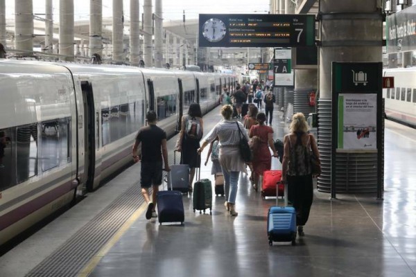 Renfe pone hoy a la venta los billetes con descuentos de hasta el 90% para jóvenes