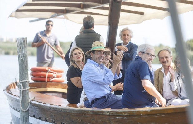 Presidente 'mocatriz': modelo, cantante y actriz