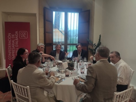 Coeval celebra uno de sus encuentros empresariales con Enrique Lucas, presidente de Ediciones Plaza