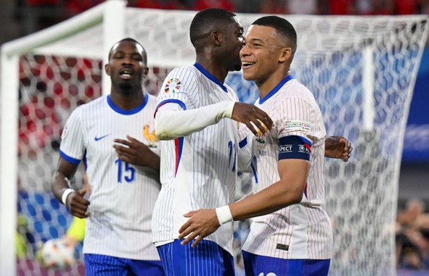 Un autogol austríaco le da la primera victoria a Francia