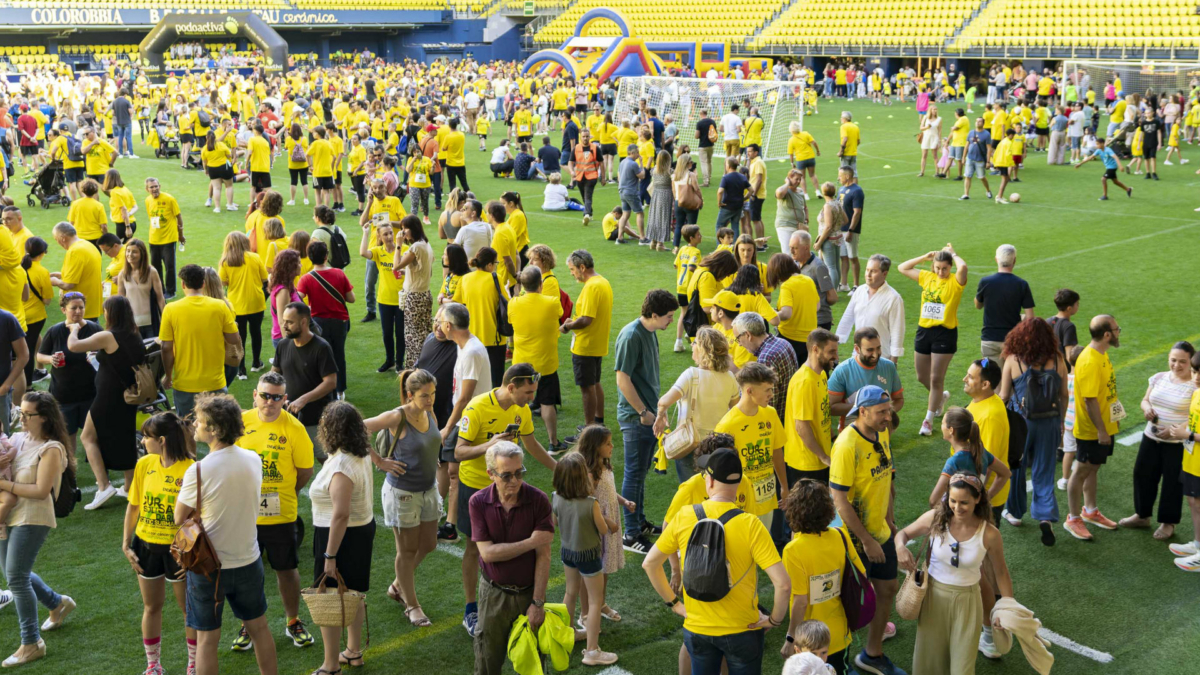 El Villarreal cierra el curso con una fiesta de la afición masiva: 7.000 'groguets' inundaron La Cerámica