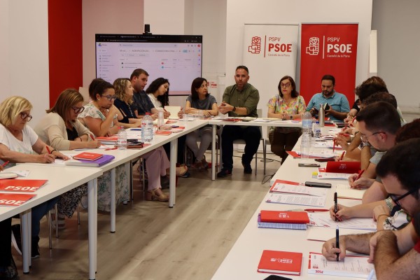 La Ejecutiva del PSPV de Castelló defiende la retirada de la cruz y muestra su apoyo al colectivo LGTBI