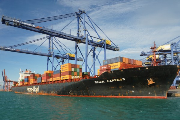Las exportaciones valencianas siguen a la baja mientras el saldo cae un 22,3%