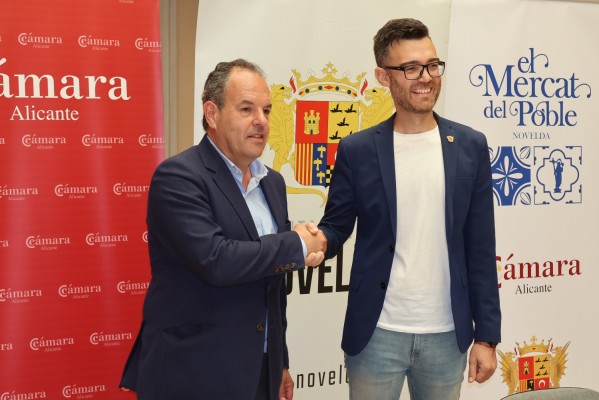 Novelda y la Cámara de Comercio firman un convenio para ejecutar el mercado provisional