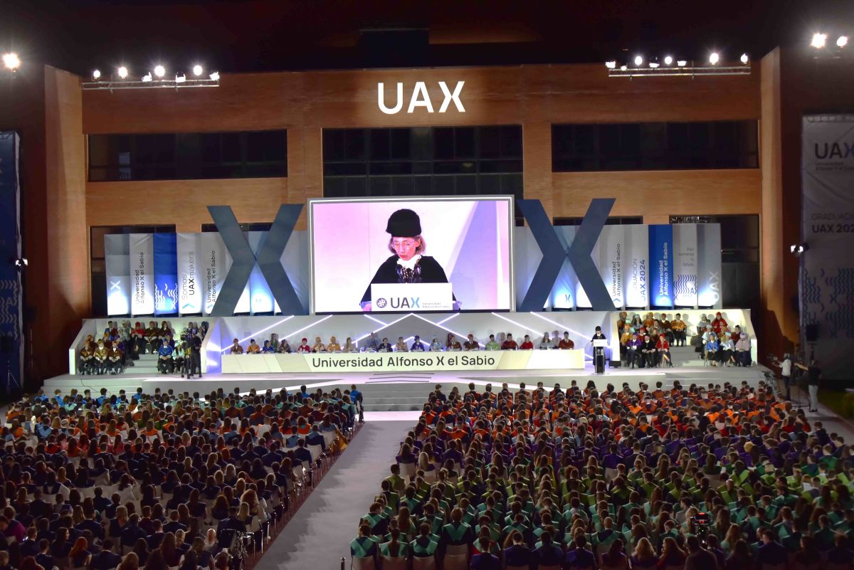 UAX celebra la graduación de su promoción 2024 con más de 7.000 estudiantes apadrinados por profesionales de Quirónsalud y Salesforce
