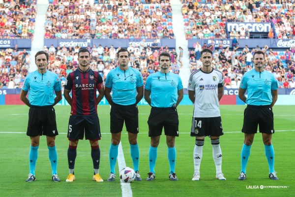 El plan del Levante en defensa: Postigo-Elgezabal y la salida de Buba