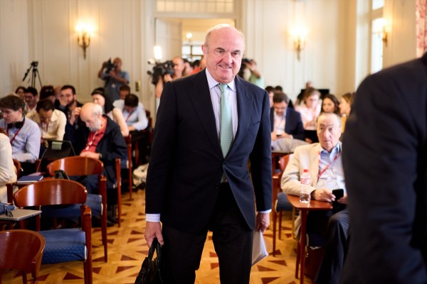 Guindos confía en Delgado como gobernadora y resta importancia a que no vote en el BCE
