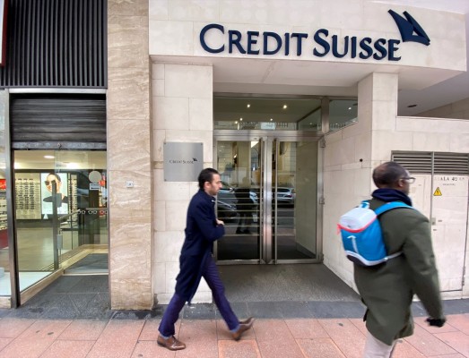 UBS provisiona 840 millones para resarcir a clientes de Credit Suisse afectados por Greensill Capital
