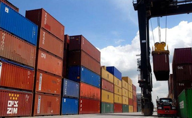 Baja el saldo comercial valenciano hasta abril, con un descenso del 4 % en exportaciones
