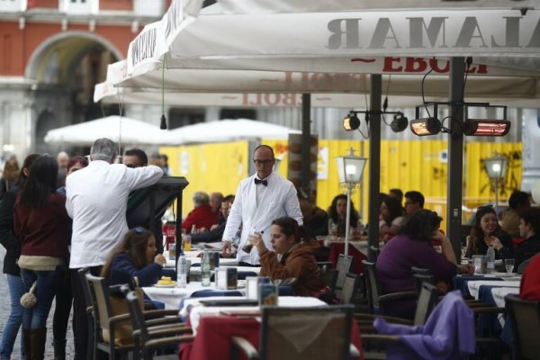 El coste laboral sube un 3,9% en el primer trimestre y supera por primera vez los 3.000 euros al mes