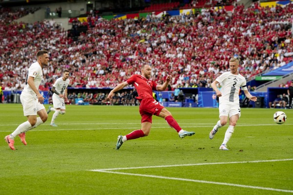 El empate esloveno frustra la alegría de Eriksen

