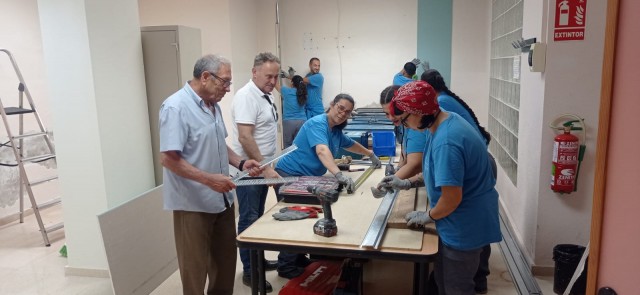 El centro de mayores de Barriomar se pone a punto gracias a los alumnos del programa de Empleo
