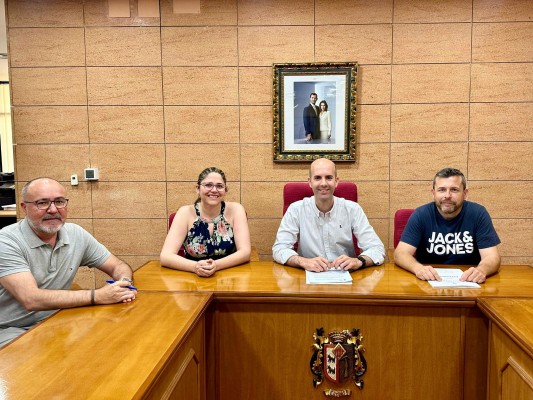 Catral estrena acuerdo laboral para funcionarios: 35 horas y pluses para festivos de difícil cobertura