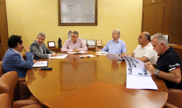 La CHS y Orihuela abordan la cesión de la carretera de los tubos del trasvase