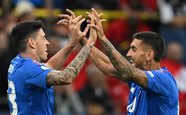Italia remonta y gana a Albania