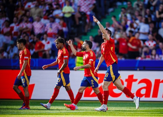 España deslumbra en el debut y aplasta a Croacia