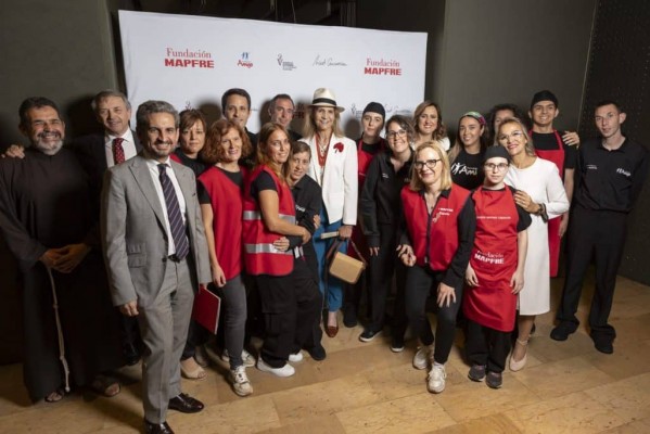 Personas con discapacidad intelectual y Ricard Camarena preparan un menú solidario a favor de Fundación Amigó