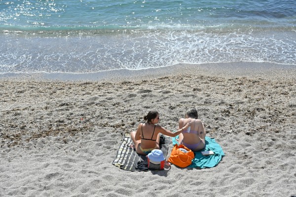 Dermatólogos advierten de los peligros de tomar el sol sin crema solar para 