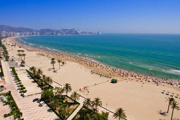 Los turistas extranjeros gastan 1.701 millones en la Comunitat hasta abril, un 10,8 % más