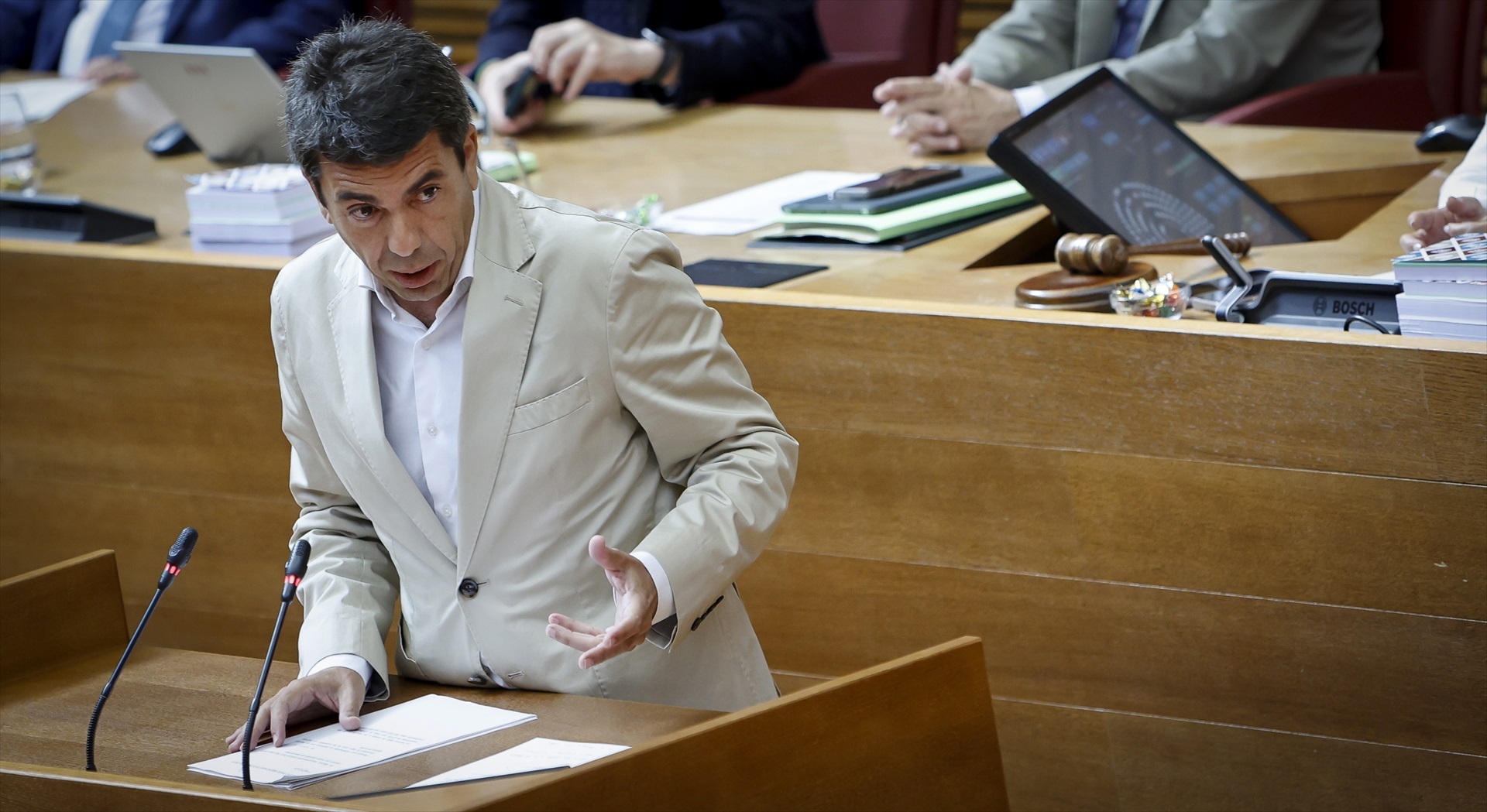 Mazón no descarta fórmulas de colaboración público-privada en transporte