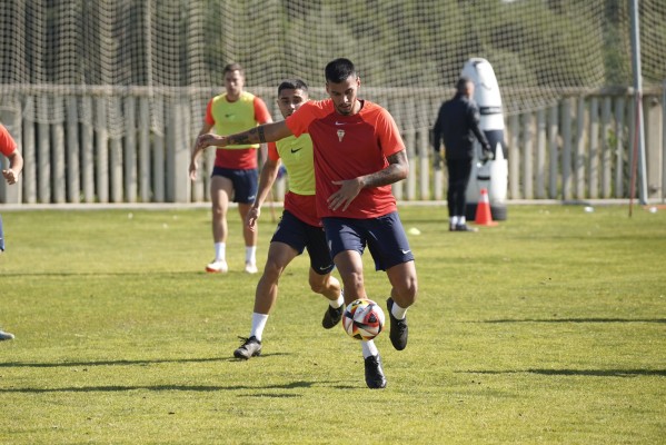 El mediocentro Mario García, segundo fichaje del Hércules 2024/25

