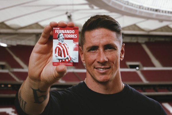 Fernando Torres, imagen del carné de socio del Atlético de Madrid de la temporada 2024-25